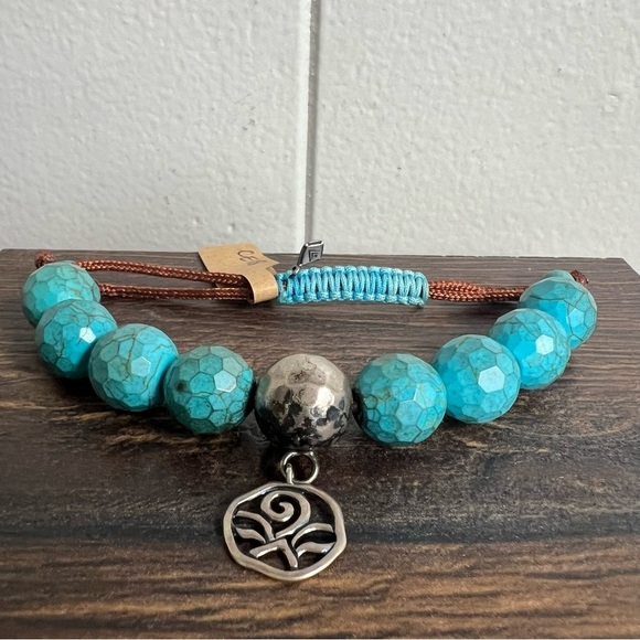 Silpada .925 Sterling Silver Best Trend Magnesite Bead Adjustable Bracelet - Picture 1 of 4